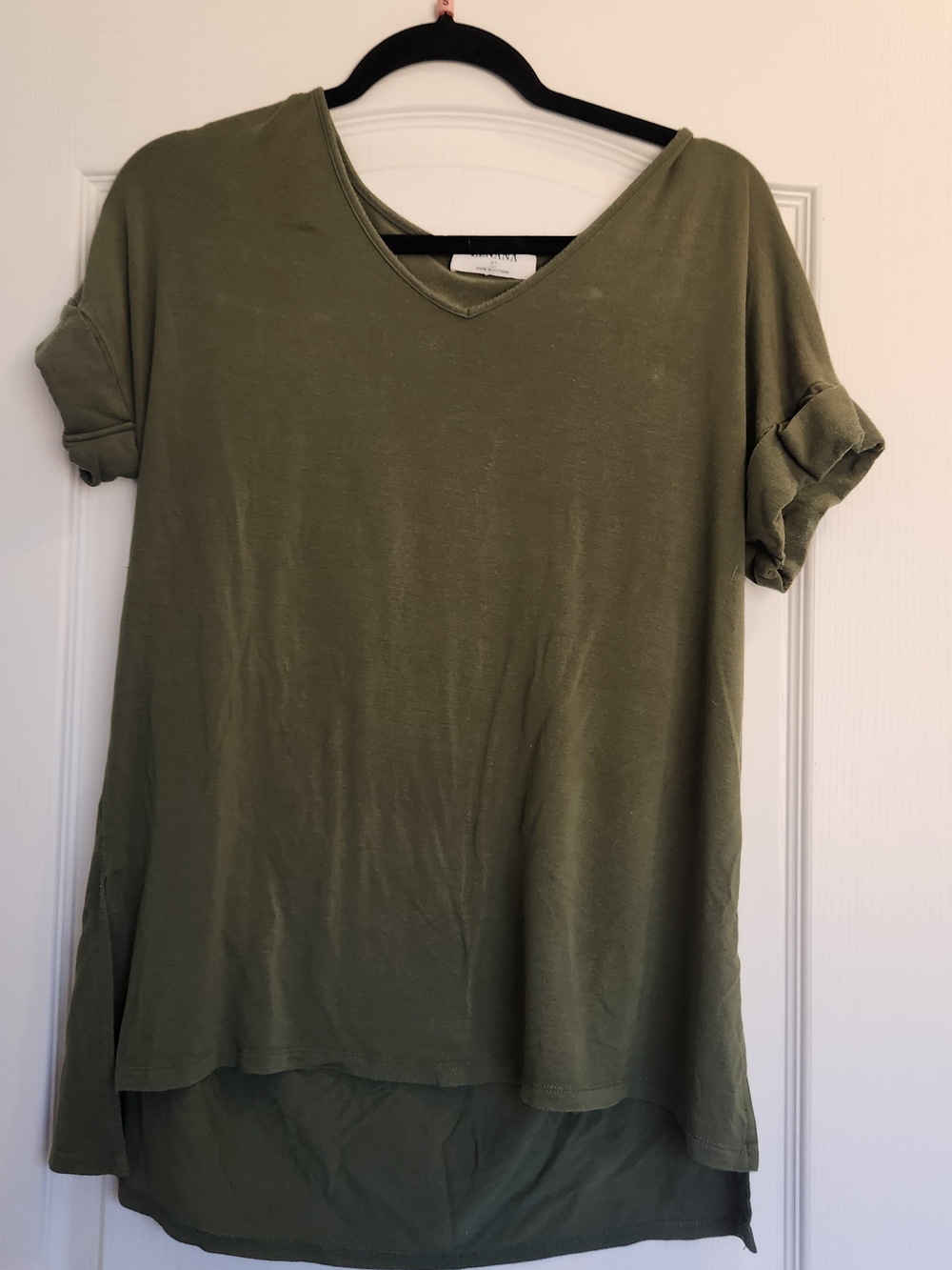 Zenana Outfitters Olive V-Neck Rolled Sleeve Blouse M Euc
